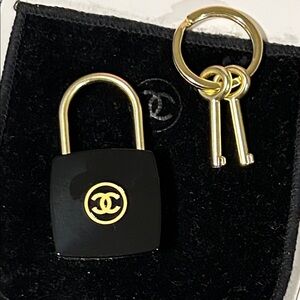 CHANEL Black and Gold Key Holder